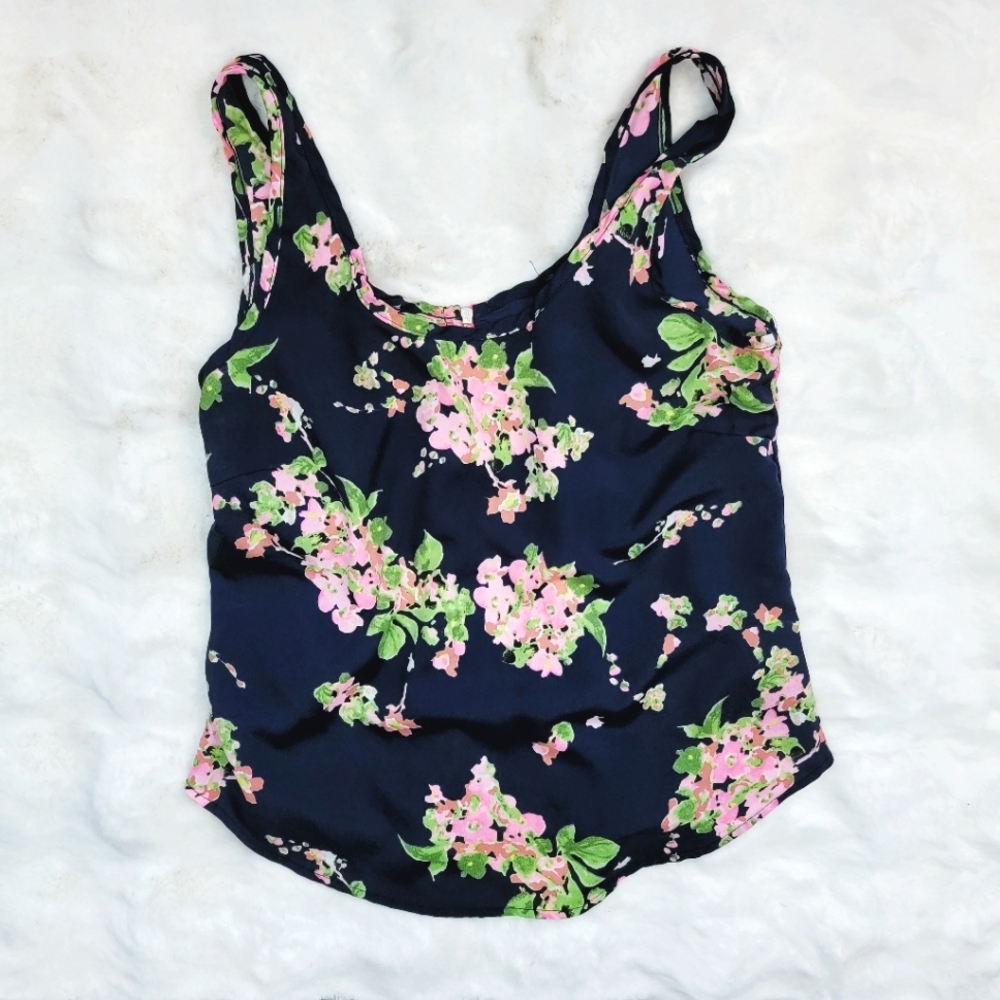 ✨3/$12 Navy Floral Tank Lightweight size XS
